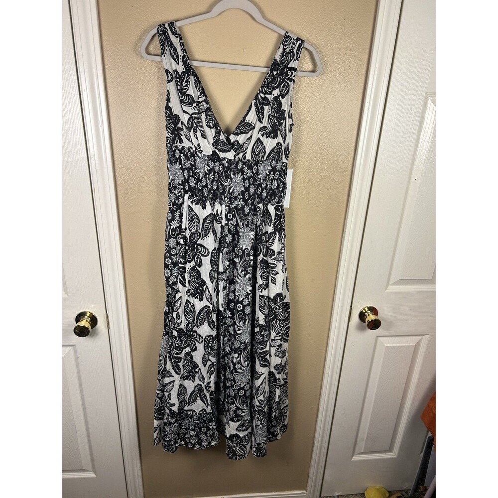 Y2K Vtg Boho Floral Maxi Dress Size Petite M Smocked Waist Hippie Black White